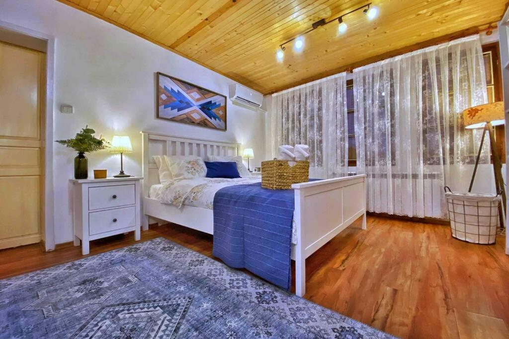 The Secret Lodge- New With Private Garage, Entire House Veliko Tarnovo Exterior photo